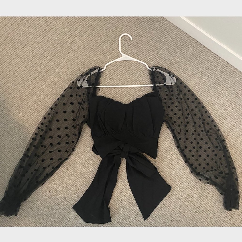 Black crop top, tulle puff sleeves